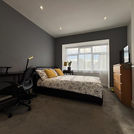 Hotel Entire House Floor Perfect For Couples & Freelancers - Available For Single Too Londýn Exteriér fotografie