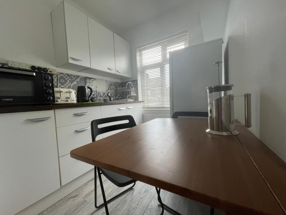 Hotel Entire House Floor Perfect For Couples & Freelancers - Available For Single Too Londýn Exteriér fotografie