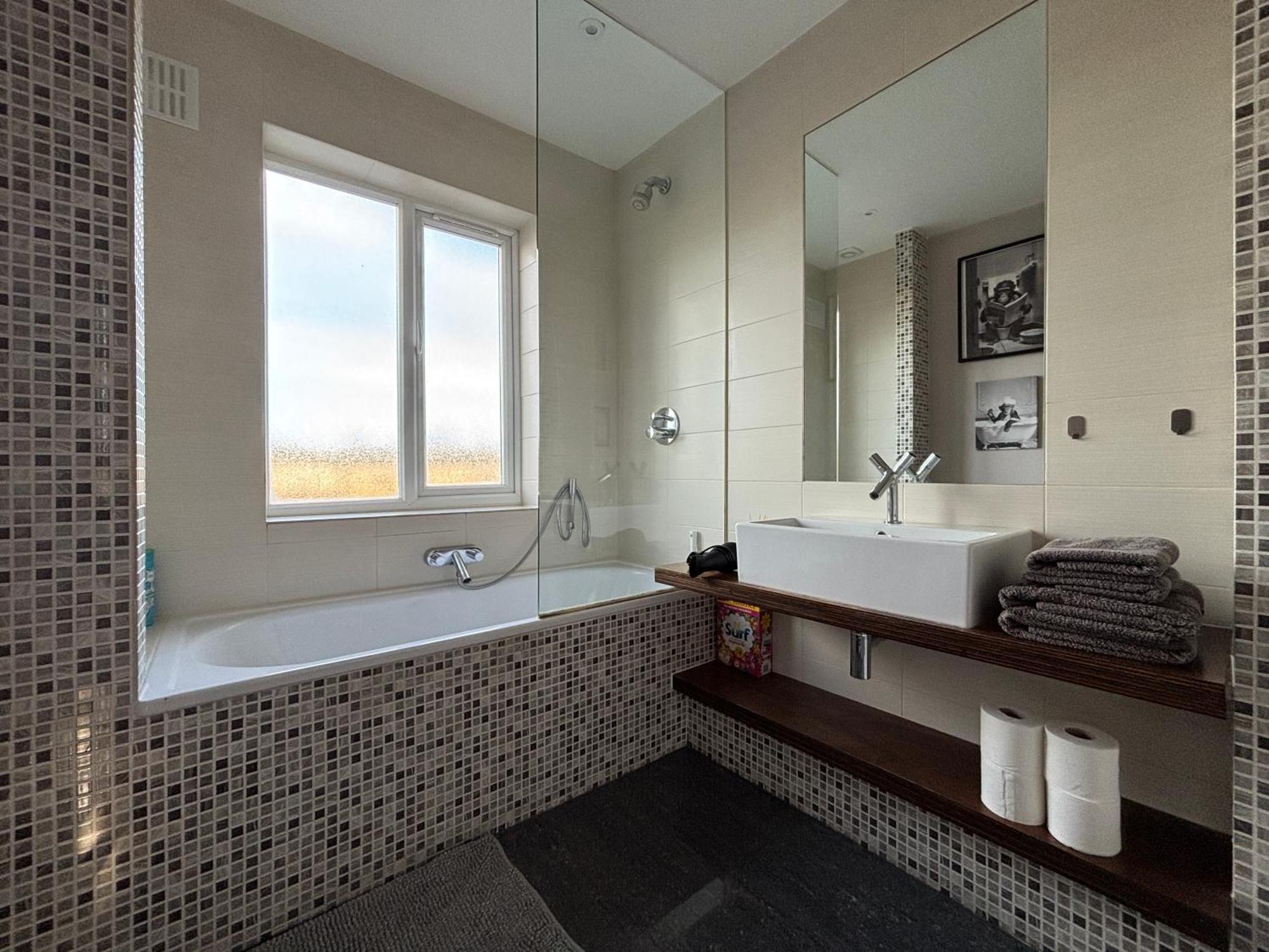 Hotel Entire House Floor Perfect For Couples & Freelancers - Available For Single Too Londýn Exteriér fotografie